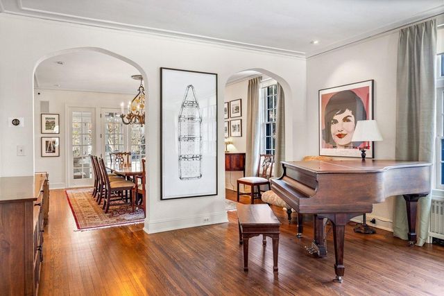 1014 Mount Curve Avenue, Minneapolis, MN 55403