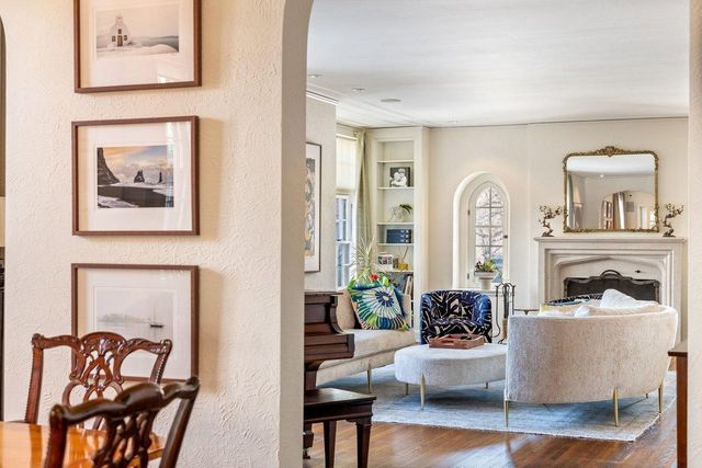 1014 Mount Curve Avenue, Minneapolis, MN 55403