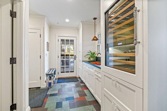 1014 Mount Curve Avenue, Minneapolis, MN 55403