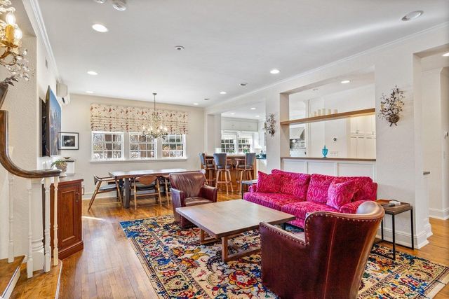 1014 Mount Curve Avenue, Minneapolis, MN 55403