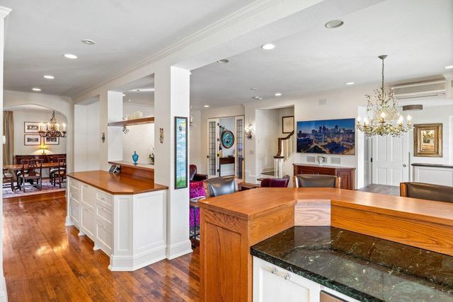 1014 Mount Curve Avenue, Minneapolis, MN 55403