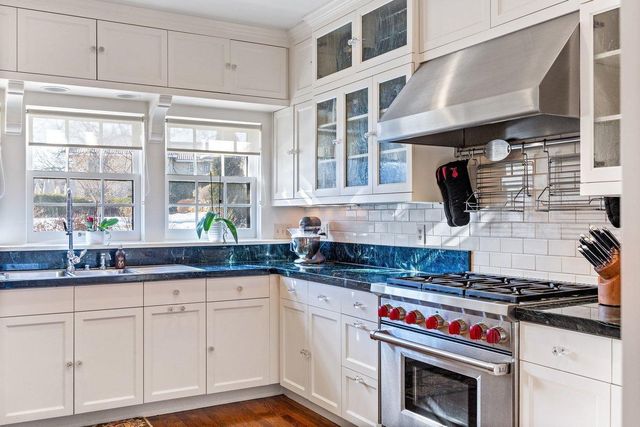 1014 Mount Curve Avenue, Minneapolis, MN 55403