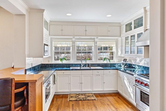 1014 Mount Curve Avenue, Minneapolis, MN 55403