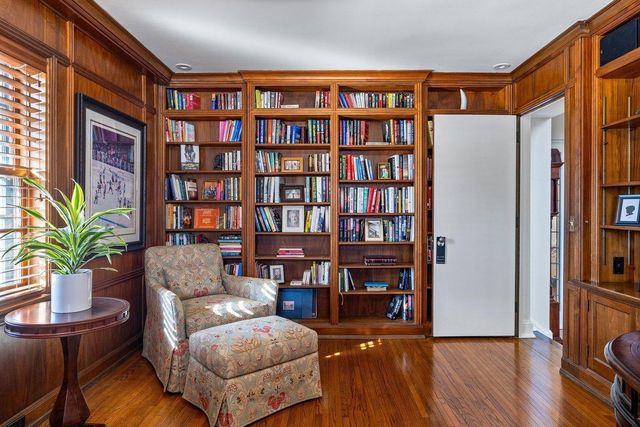 1014 Mount Curve Avenue, Minneapolis, MN 55403