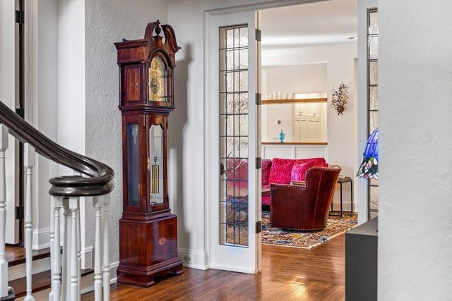 1014 Mount Curve Avenue, Minneapolis, MN 55403