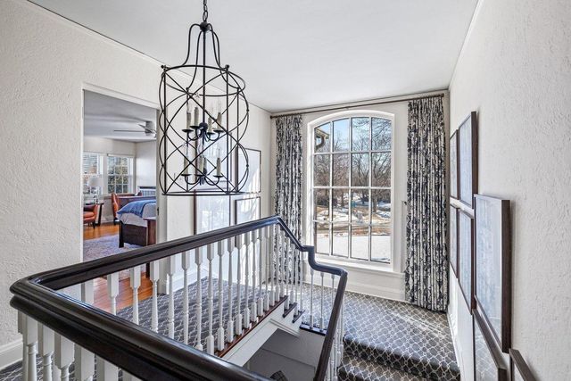 1014 Mount Curve Avenue, Minneapolis, MN 55403