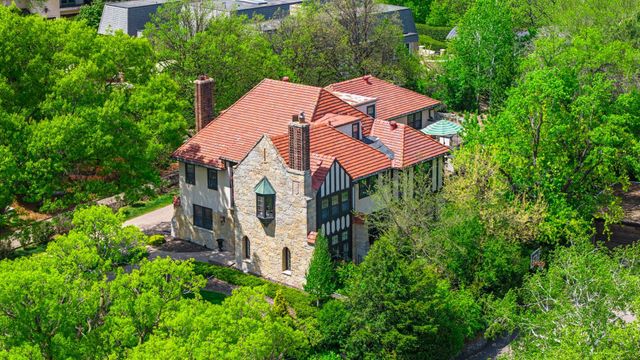 1014 Mount Curve Avenue, Minneapolis, MN 55403