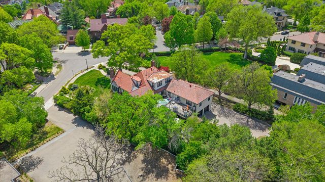 1014 Mount Curve Avenue, Minneapolis, MN 55403