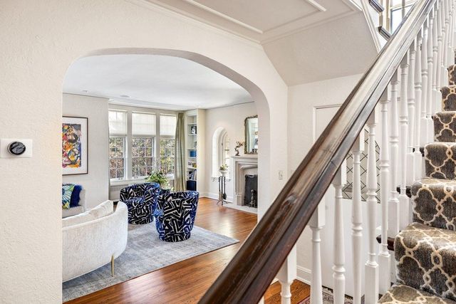 1014 Mount Curve Avenue, Minneapolis, MN 55403