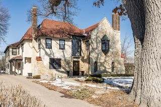 1014 Mount Curve Avenue, Minneapolis, MN 55403