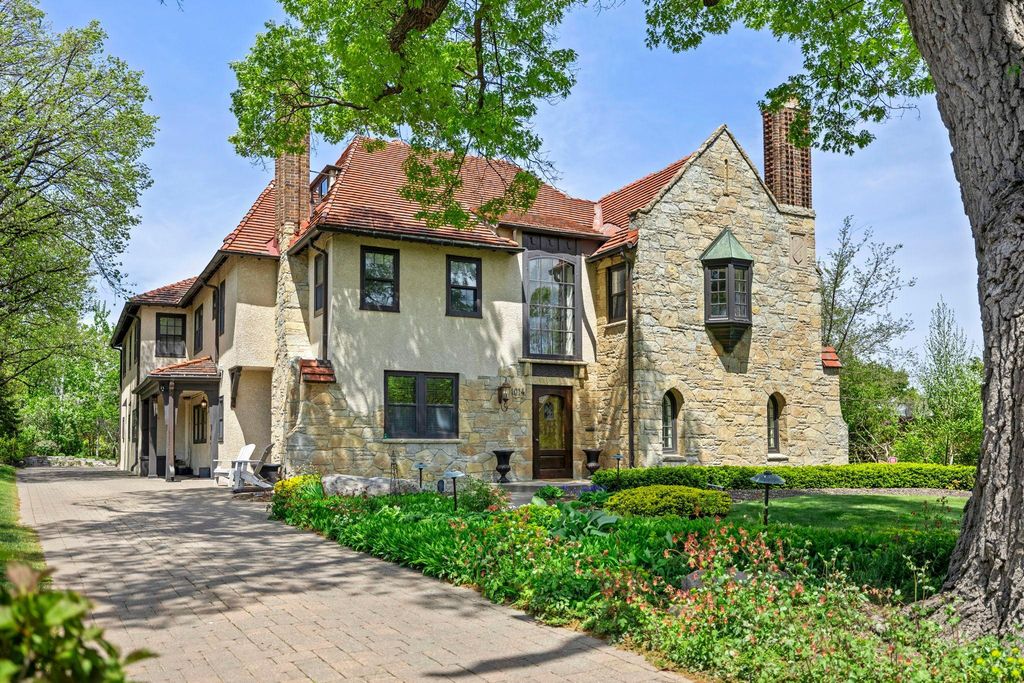 1014 Mount Curve Avenue, Minneapolis, MN 55403 — photo 2