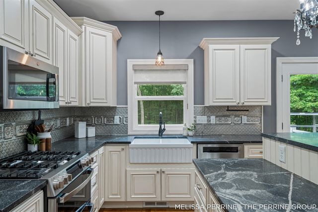 12125 Cherry Creek Ridge, Lowell, MI 49331