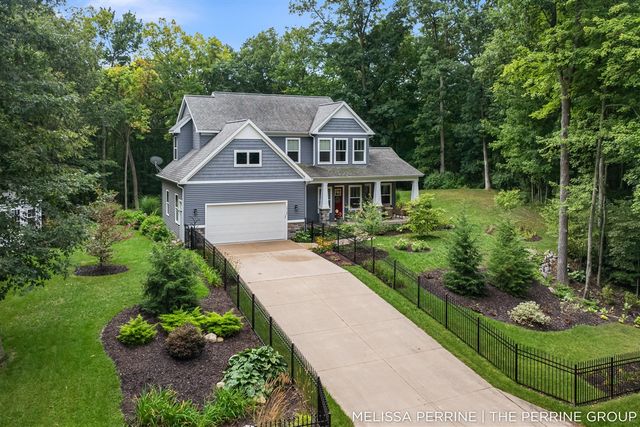12125 Cherry Creek Ridge, Lowell, MI 49331