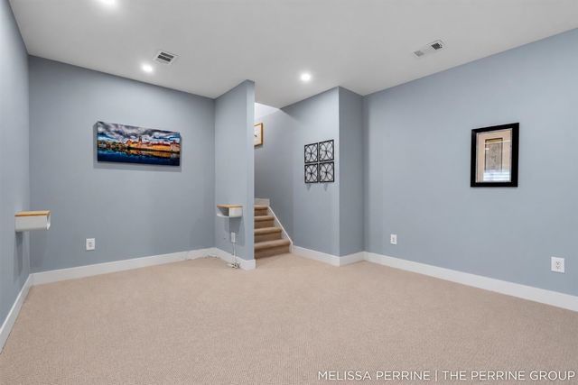 12125 Cherry Creek Ridge, Lowell, MI 49331