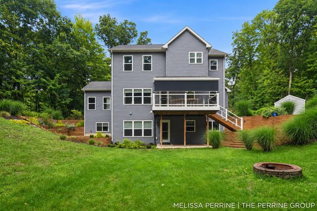 12125 Cherry Creek Ridge, Lowell, MI 49331