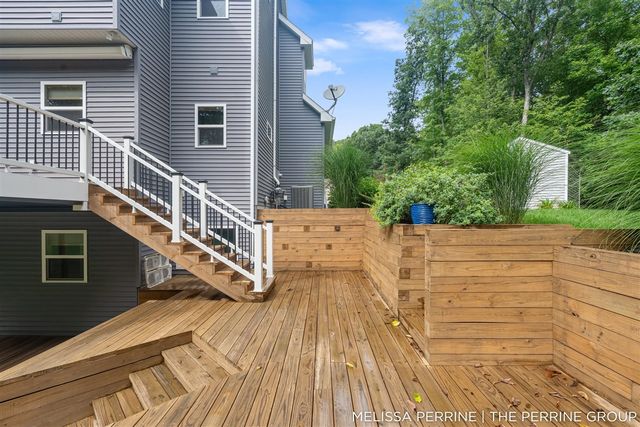 12125 Cherry Creek Ridge, Lowell, MI 49331