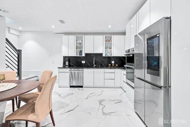 120 Tingley Lane, Edison, NJ 08820