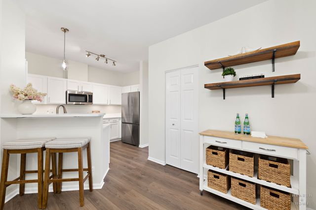1508 N Waterbury Circle, Palatine, IL 60074