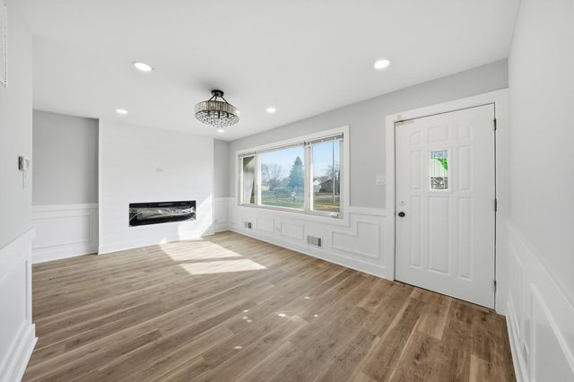 8516 Austin Avenue, Burbank, IL 60459