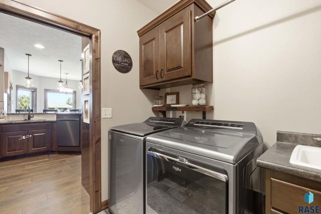 2405 S Durango Cir Circle, Sioux Falls, SD 57110