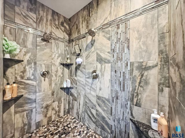 2405 S Durango Cir Circle, Sioux Falls, SD 57110