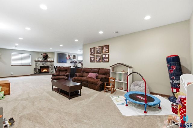 2405 S Durango Cir Circle, Sioux Falls, SD 57110