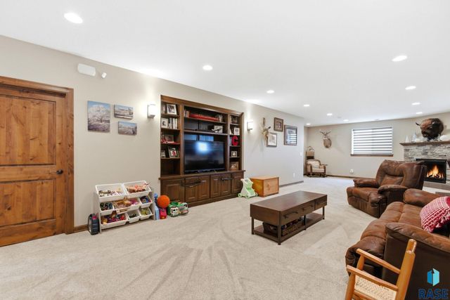2405 S Durango Cir Circle, Sioux Falls, SD 57110