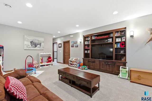 2405 S Durango Cir Circle, Sioux Falls, SD 57110