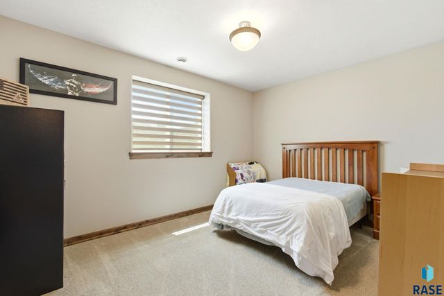 2405 S Durango Cir Circle, Sioux Falls, SD 57110