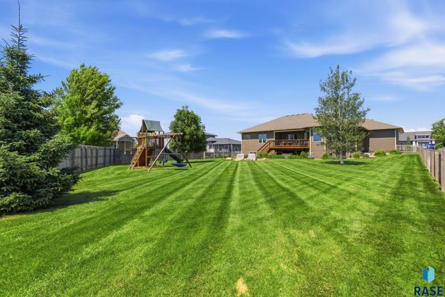 2405 S Durango Cir Circle, Sioux Falls, SD 57110