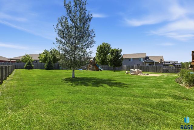2405 S Durango Cir Circle, Sioux Falls, SD 57110