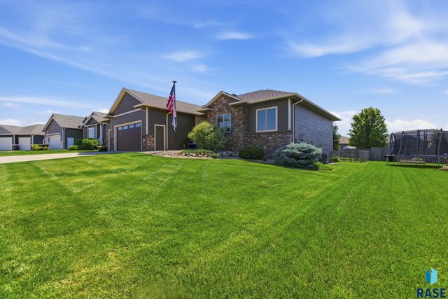2405 S Durango Cir Circle, Sioux Falls, SD 57110