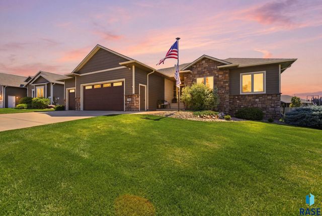 2405 S Durango Cir Circle, Sioux Falls, SD 57110