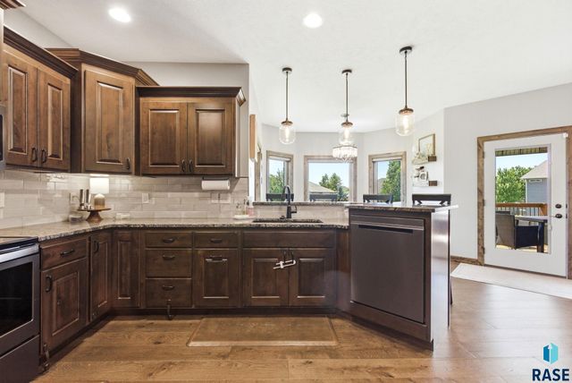 2405 S Durango Cir Circle, Sioux Falls, SD 57110