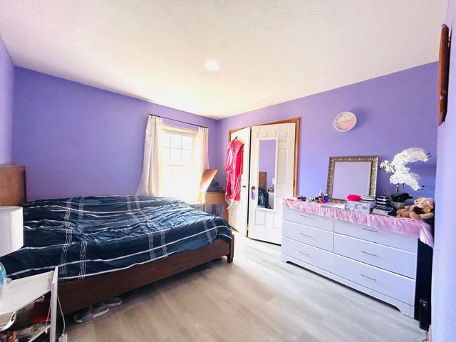 2852 S Pinehurst Avenue, Springfield, MO 65807