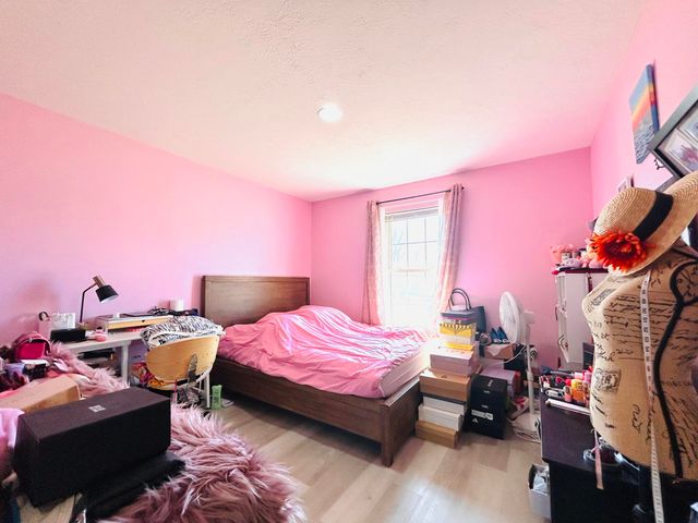 2852 S Pinehurst Avenue, Springfield, MO 65807