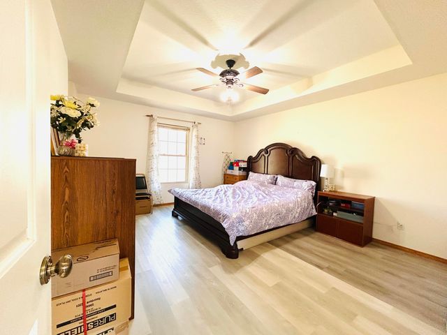 2852 S Pinehurst Avenue, Springfield, MO 65807