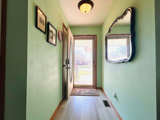 2852 S Pinehurst Avenue, Springfield, MO 65807