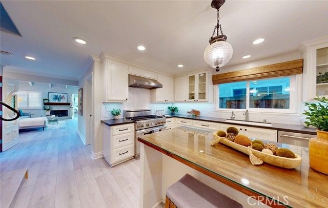 322 12 th, Huntington Beach, CA 92648