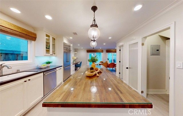 322 12 th, Huntington Beach, CA 92648