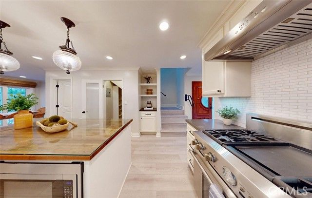 322 12 th, Huntington Beach, CA 92648