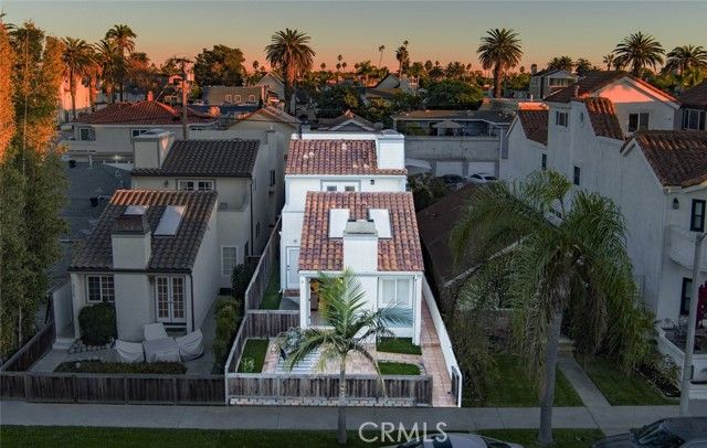 322 12 th, Huntington Beach, CA 92648