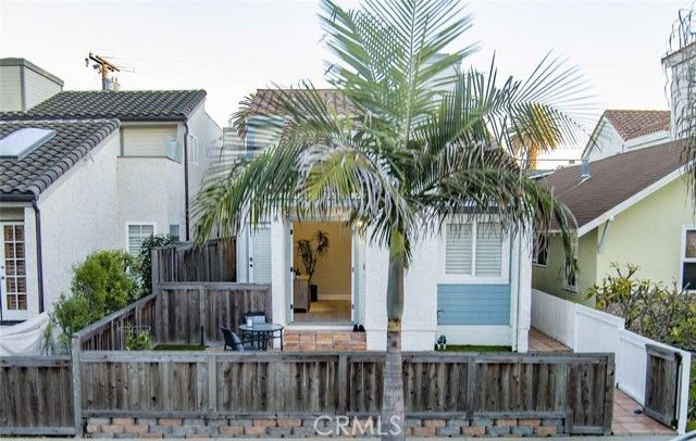 322 12 th, Huntington Beach, CA 92648