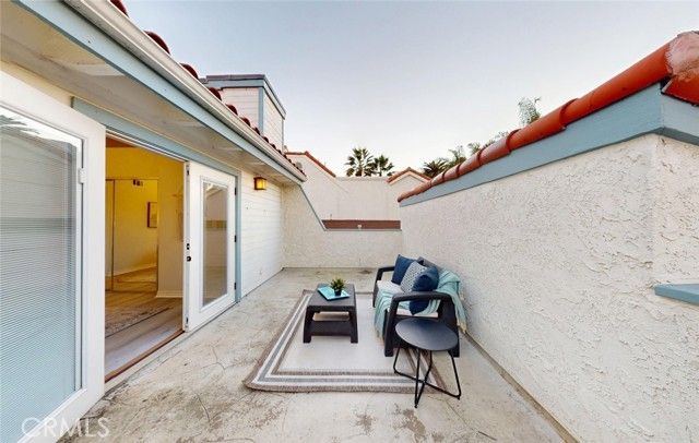 322 12 th, Huntington Beach, CA 92648