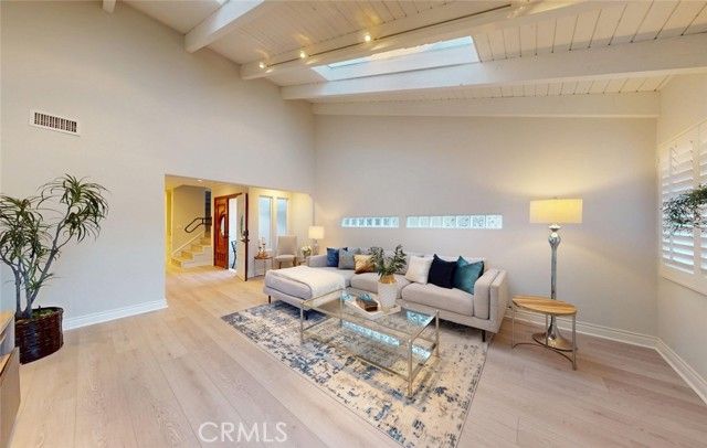 322 12 th, Huntington Beach, CA 92648