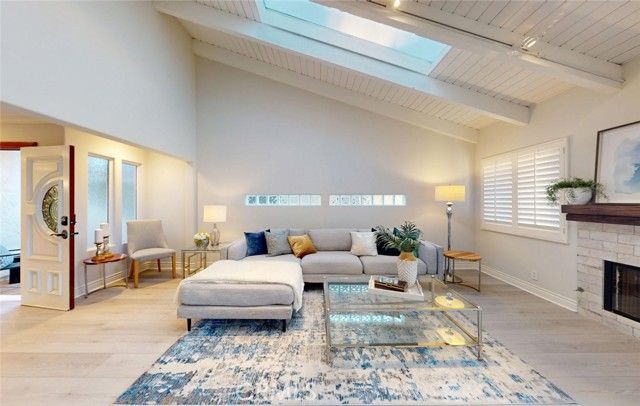 322 12 th, Huntington Beach, CA 92648