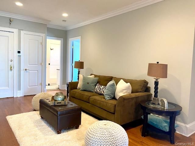 1240 W Broadway K, Hewlett, NY 11557