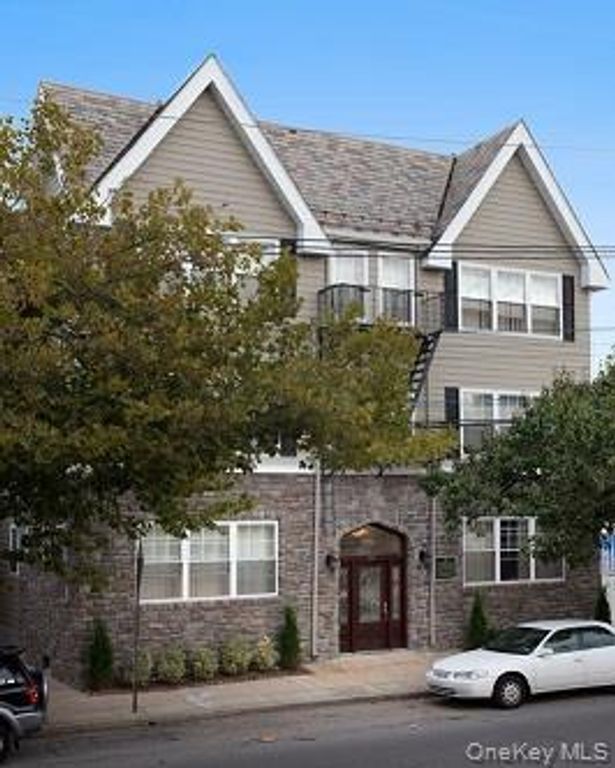 1240 W Broadway K, Hewlett, NY 11557