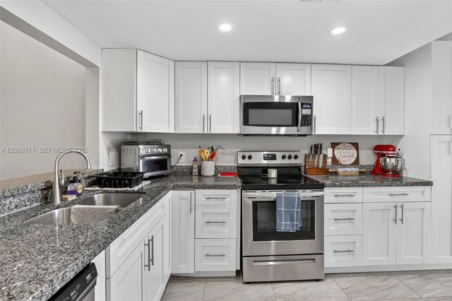 4283 S Pine Island Rd, Davie, FL 33328