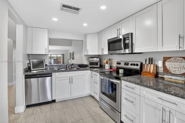 4283 S Pine Island Rd, Davie, FL 33328